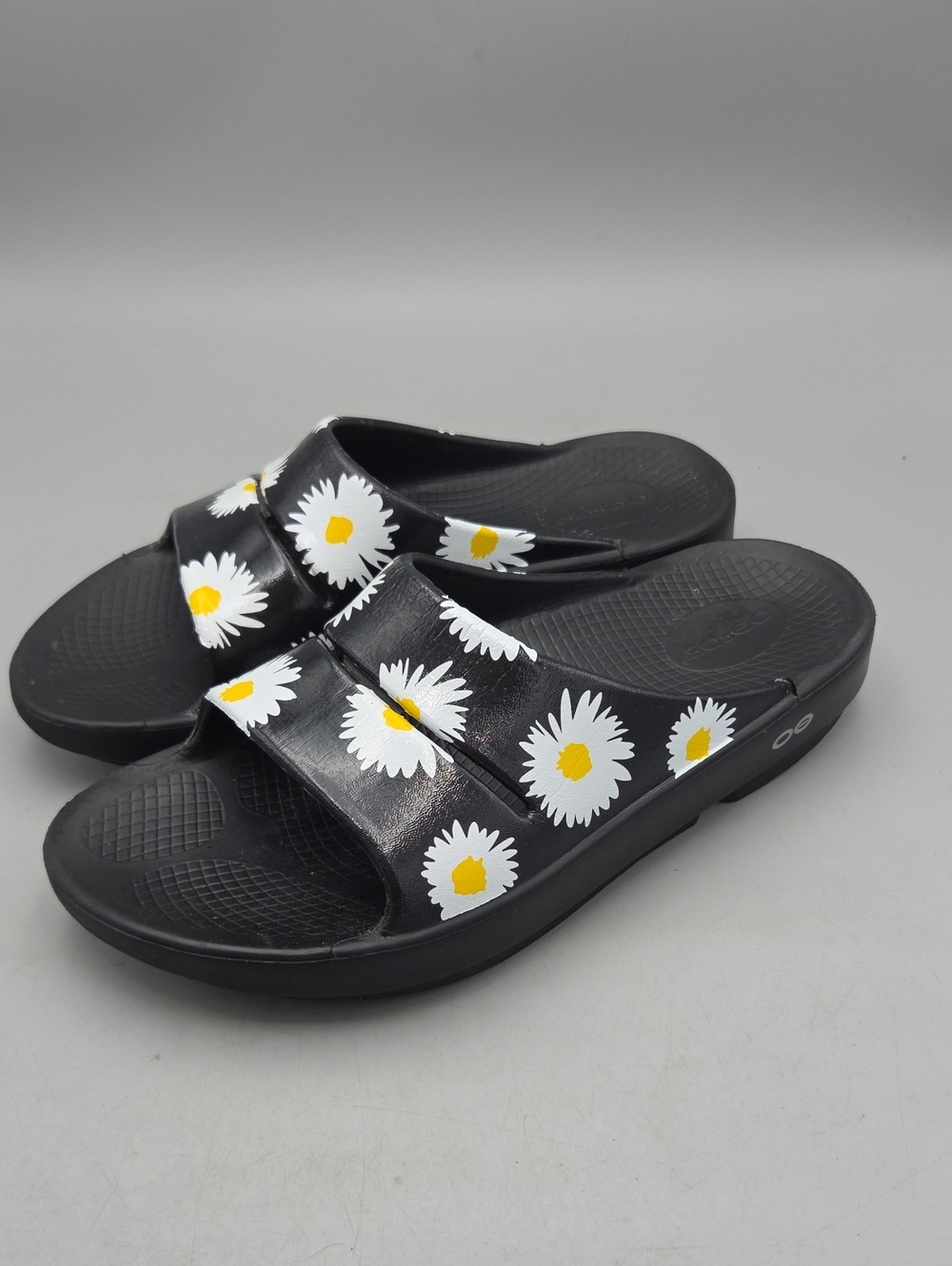 Women's Oofos OOahh Luxe Slide in Daisy Women 9 Floral